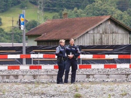 Knife attack on train in Switzerland - ảnh 1